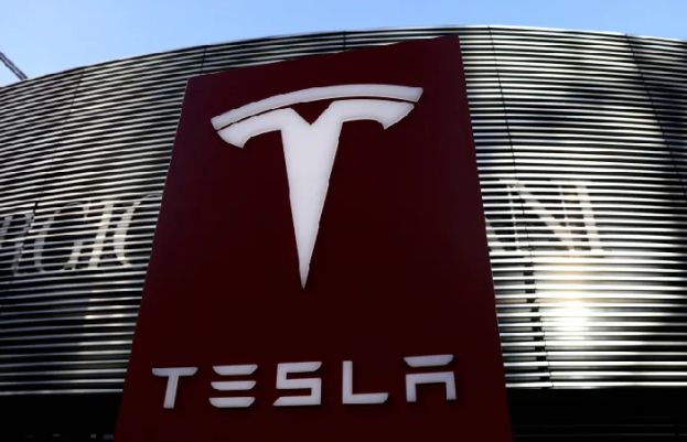 Elon's Tesla loses billions of dollars 