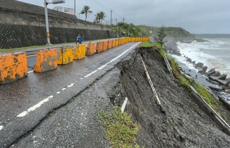 Typhoon Haikui leaves trail of destruction in Taiwan