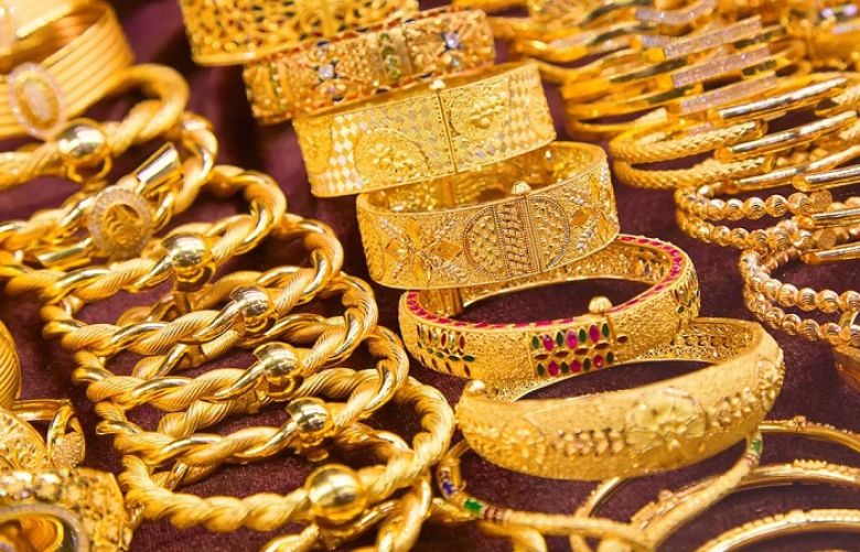 Gold price per tola increases Rs900 in Pakistan