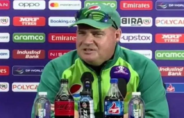 Mickey Arthur seeks divine intervention to save Pakistan at World Cup - SUCH TV