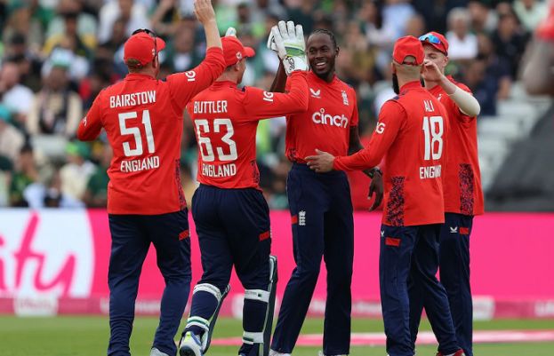 Pakistan opt to bowl first against England in second T20I