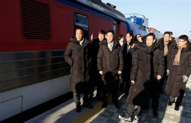 South Korean experts prepare to travel across the border into North Korea on Dorasan station in Paju, on November 30, 2018. 