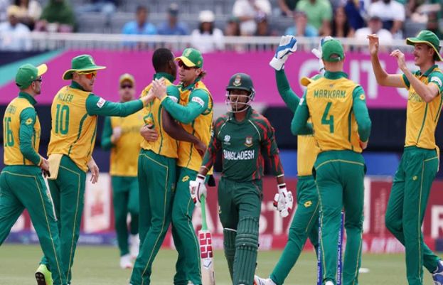 South Africa players celebrate together after taking a wicket against Bangladesh