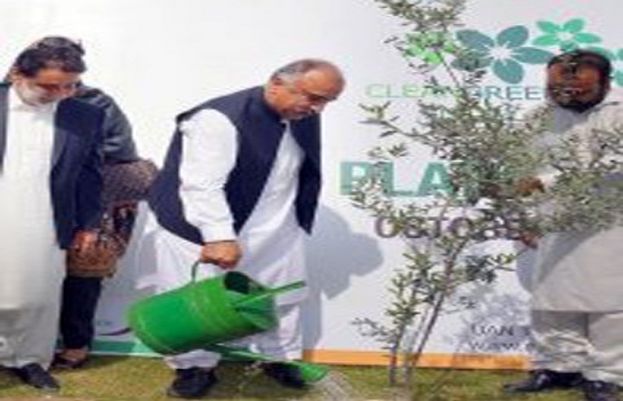 Governor KP Shah Farman inaugurates “Fruit for all Programm”