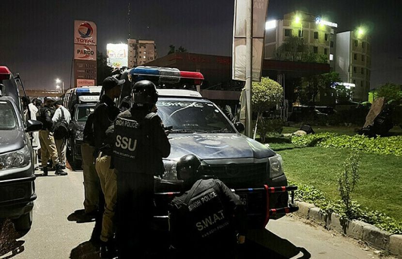 کراچی پولیس آفس کے دفتر پر مسلح افراد نے حملہ کردیا ہے