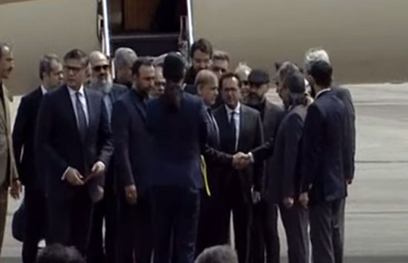 ابراہیم رئیسی کے انتقال پر اظہارِ تعزیت کیلئے وزیراعظم ایران پہنچ گئے